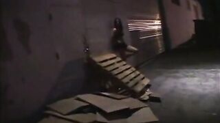 Giovane puttanella batte in strada