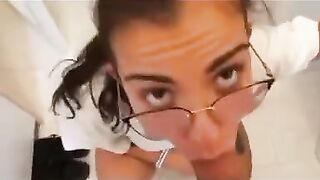 Ingegnera pompinara all'opera col mio cazzo