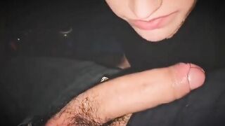 Puttana rumena succhia e viene scopa in auto