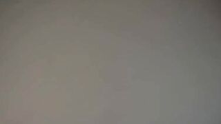 La MILF italiana fa un lavoretto di piedi