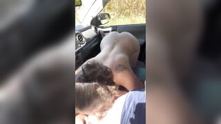 Giovane puttanella fa sesso in macchina