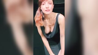 Primo piano sulle tette di Andrea Delogo