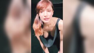 Primo piano sulle tette di Andrea Delogo