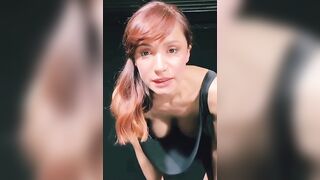 Primo piano sulle tette di Andrea Delogo