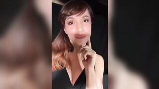 Primo piano sulle tette di Andrea Delogo