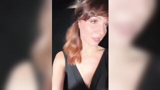 Primo piano sulle tette di Andrea Delogo