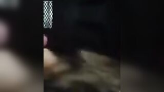 La mia troia me lo succhia in auto