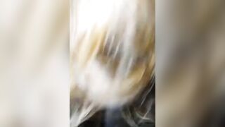 Moglie succhia il cazzo al bull e prende sborra