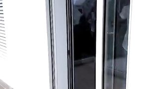 Puttanella si fa slinguazzare la passera da un nerd