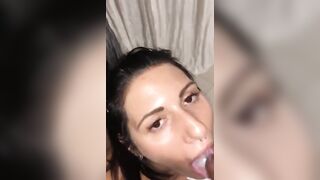 Ragazza italiana adora succhiare i cazzi neri