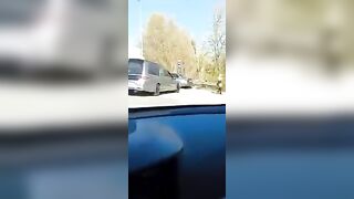 Il becchino va a troie sul carro funebre