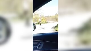 Il becchino va a troie sul carro funebre