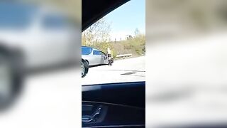 Il becchino va a troie sul carro funebre