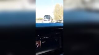 Il becchino va a troie sul carro funebre