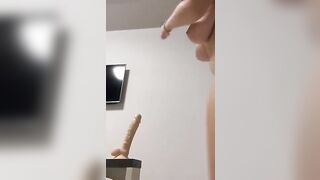 La mia tettona Napoletana cavalca il dildo