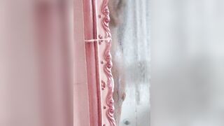 Mia moglie Letizia sotto la doccia 1