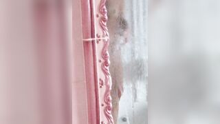 Mia moglie Letizia sotto la doccia 1