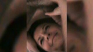 Matura romana gode nell'essere leccata a testa in giù