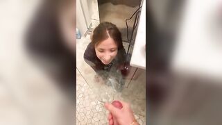 Lei aspetta la sua dose di sperma