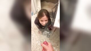 Lei aspetta la sua dose di sperma