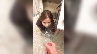 Lei aspetta la sua dose di sperma