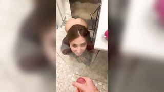 Lei aspetta la sua dose di sperma