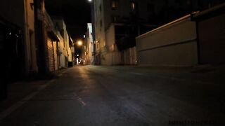 Giovane battona in strada