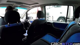 Giovane puttanella dai capelli rossi