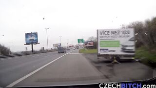 Giovane puttanella dai capelli rossi