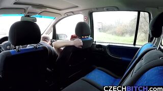 Giovane puttanella dai capelli rossi