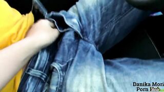 La cagna lo succhia in auto !