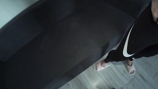 Donna delle pulizie si fa scopare il culo