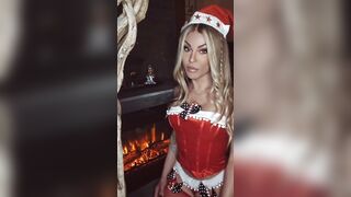 Auguri di Buona Natale da Noemi Blonde