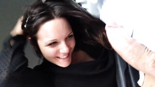 Adoro succhiarlo in auto...