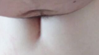 Anteprima del video: Le infila il cazzo enorme nel culo