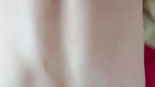 Le infila il cazzo enorme nel culo