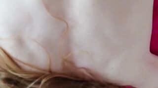 Le infila il cazzo enorme nel culo