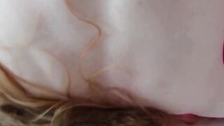 Le infila il cazzo enorme nel culo