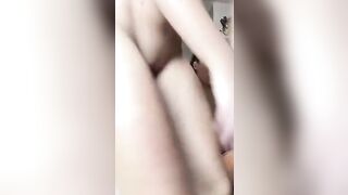 Due camgirl si fanno pubblicità in diretta