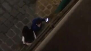 Beccati a trombare nel vicolo