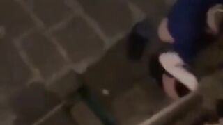 Beccati a trombare nel vicolo