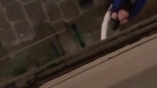 Beccati a trombare nel vicolo