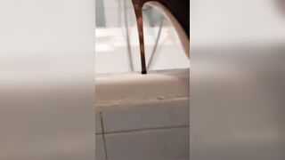 La trans ci mostra il suo corpo mozzafiato