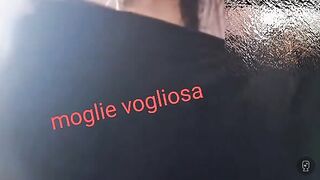 Faccio cam con un bull e gli mostro i capezzoli turgidi