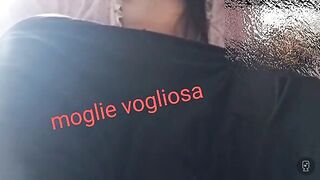 Faccio cam con un bull e gli mostro i capezzoli turgidi