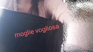 Faccio cam con un bull e gli mostro i capezzoli turgidi