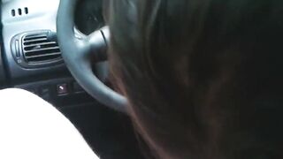 Vera e bella puttanella Ceca succhia e scopa in auto