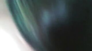 Vera e bella puttanella Ceca succhia e scopa in auto