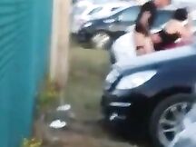 Beccati a trombare nel parcheggio pubblico