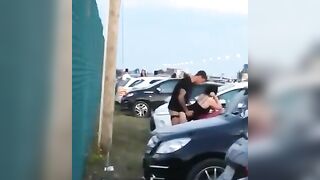 Beccati a trombare nel parcheggio pubblico